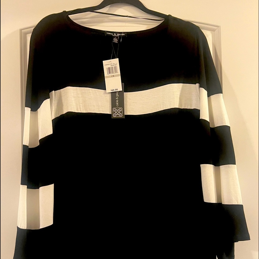 NWT Size 1X. Long comfy  top